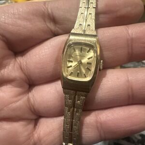 Working Vintage Wittnauer Ladies Watch Gold Tone Manual Wind 16.5mm Fit 6.5"